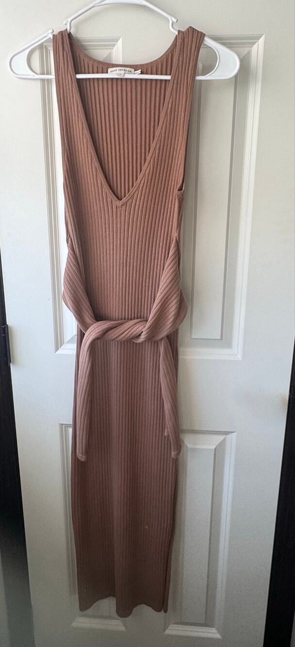 Good American Ribbed V-Neck Midi Sweater Dress Size 1 Small Taupe Camel